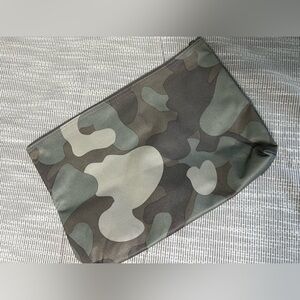Thirty-One Camouflage Men's Zippered Pouch